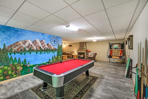 Charming Cabin w/ Deck ~ 6 Mi to Nottely Lake House in Union County