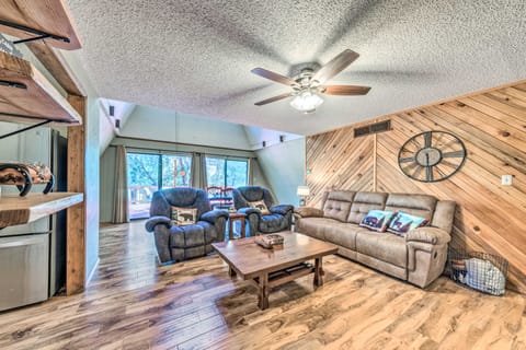 Pet-Friendly Ruidoso Cabin w/ Deck & Grill! House in Alto