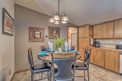 'Raven Hill Retreat' ~ Close to Midtown! House in Ruidoso