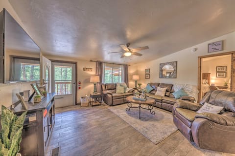 'Raven Hill Retreat' ~ Close to Midtown! House in Ruidoso