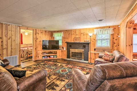 Wolfs River Retreat w/ Yard & River Access! House in Baldwin