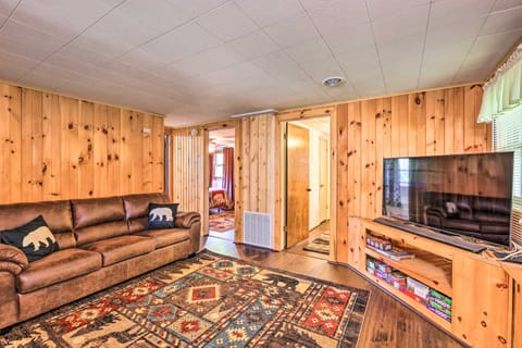 Wolfs River Retreat w/ Yard & River Access! House in Baldwin