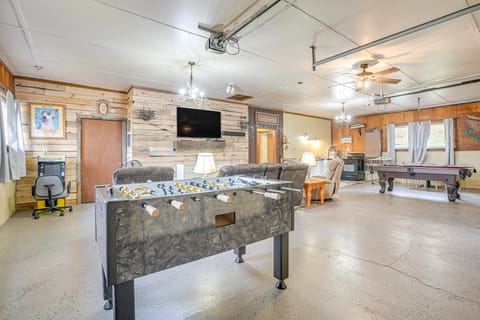 Quaint Zanesville Home w/ Game Room & Yard! House in Zanesville