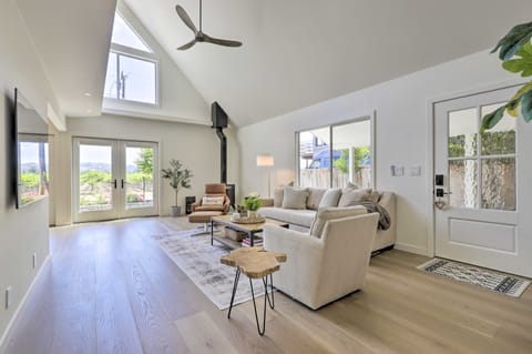 Luxe Wine Country Getaway w/ Vineyard Views House in Rutherford