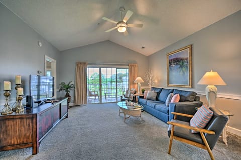 2 Mi to Broadway at the Beach: Quiet Golf Getaway Apartment in Carolina Forest