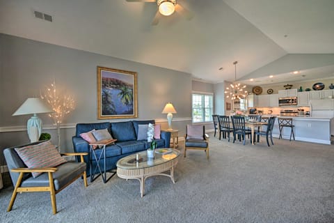 2 Mi to Broadway at the Beach: Quiet Golf Getaway Apartment in Carolina Forest