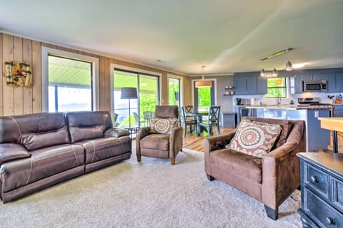 Mtn Treehouse w/ Fire Pit, Breathtaking Views House in Tennessee