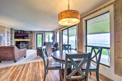 Mtn Treehouse w/ Fire Pit, Breathtaking Views House in Tennessee