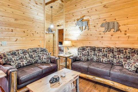 Fireside Gatherings: Smoky Mtn Cabin Hideaway! House in Tennessee