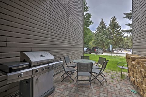 Newly Upgraded Avon Condo w/ Pool & Hot Tub Access Apartment in Avon