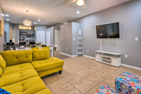 Sunny Clermont Retreat w/ Lanai: 12 Mi to Disney! House in Four Corners