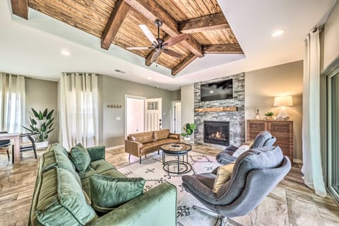 Modern Mtn Retreat, Walk to Lake & Trails! House in Ruidoso