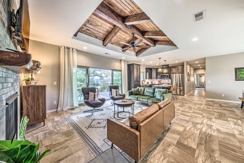 Modern Mtn Retreat, Walk to Lake & Trails! House in Ruidoso