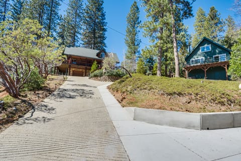 2 Cabins: Group & Family Getaway in Arnold! House in Arnold