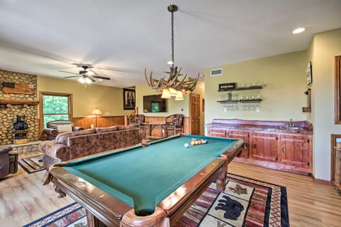 Spacious Murphy Chalet w/ Hot Tub: Mtn Views! House in Tennessee