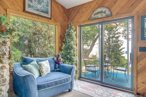 Spacious Waterfront Retreat Near UW-Green Bay House in Green Bay