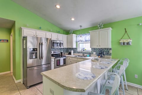 PCB Retreat w/ Patio < 1 Mi to Beach! House in Panama City Beach