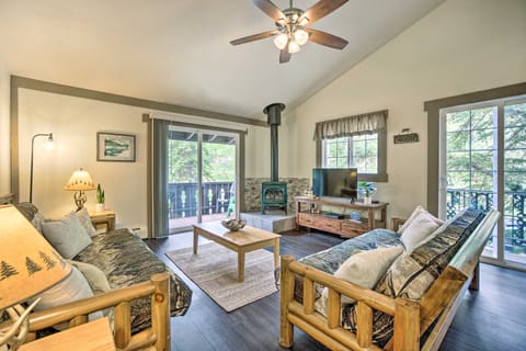 Cozy Condo on Fall River - 1 Mile to RMNP Gate! Apartment in Estes Park