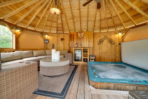 'Moose Lodge' Cabin w/ Entertainment Gazebo! House in Baring