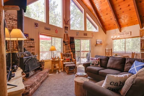 Furnished Deck: High Sierra Cabin in Twain Harte! House in Mi Wuk Village