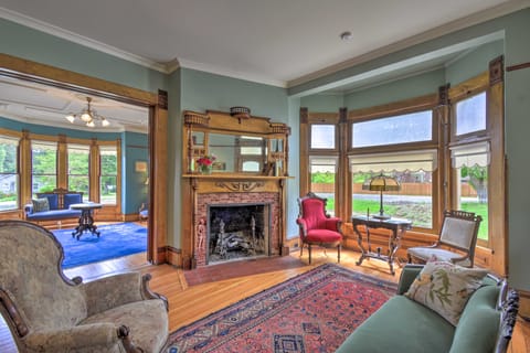 Historic, Victorian Villa w/ Park On-Site Villa in Hood Canal