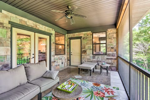Dock, Hot Tub! Group-Friendly 'Dragon Castle' House in Ozark Mountains