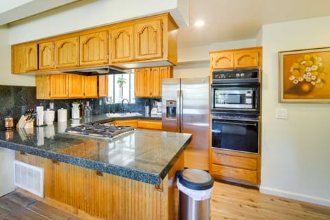 All-Season Crestline Escape - 2 Mi to Lake! House in Crestline