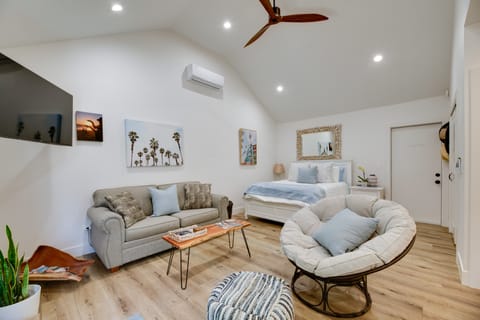 17 Mi to Disneyland & Dtwn: 'Whittier Hills' Gem! Apartment in Pico Rivera