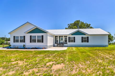 Lakeview Edgemont Escape w/ Fire Pit + Grill! House in Greers Ferry Lake