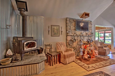 Rustic Home w/ Patio, 1 Mi to Sunset Beach! House in Oklahoma