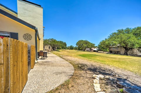 Kerrville Retreat on Hole 18 of Riverhill! Apartment in Kerrville