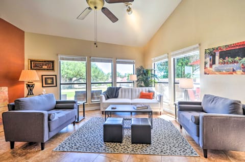 Kerrville Retreat on Hole 18 of Riverhill! Apartment in Kerrville