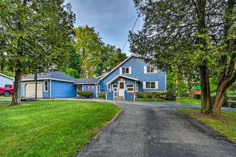 Waterfront Lake Huron Getaway: Private Beach! Cottage in Michigan