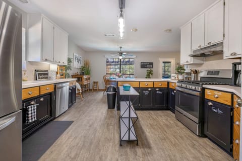 Dock & Private Pool: Lake Palo Pinto Retreat! House in Texas