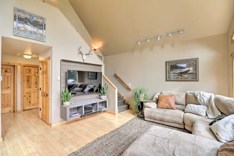 Quiet + Elegant Whitefish Home w/ Hot Tub House in Idaho