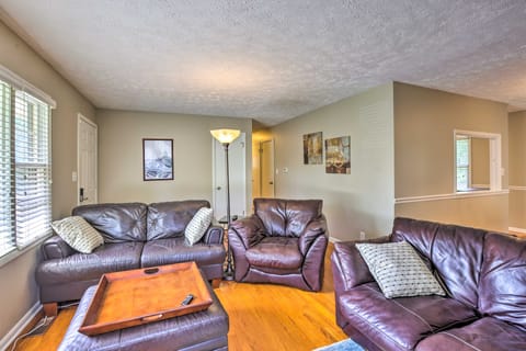 6 Mi to Old Market: Home w/ BBQ-Ready Patio! House in Omaha