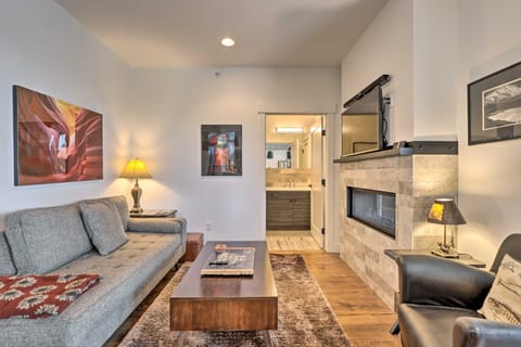 Grand Lake Condo w/ Balcony & Mountain Views Apartment in Grand Lake