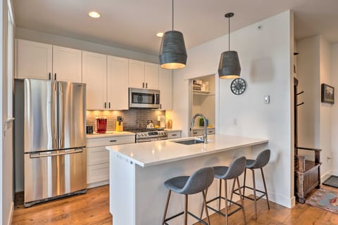 Grand Lake Condo w/ Balcony & Mountain Views Apartment in Grand Lake