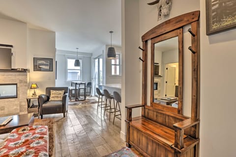 Grand Lake Condo w/ Balcony & Mountain Views Apartment in Grand Lake