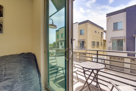 1 Mi to Intel Campus! Chandler Townhome w/ Pools Apartment in Chandler