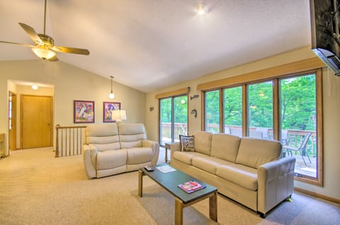 Boat Dock! Lakefront Group Getaway in Eldon House in Lake of the Ozarks