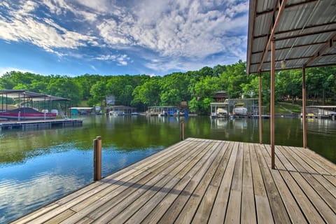 Boat Dock! Lakefront Group Getaway in Eldon House in Lake of the Ozarks