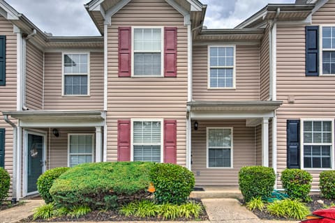 La Vergne Townhome: 22 Mi to Dtwn Nashville! Apartment in La Vergne