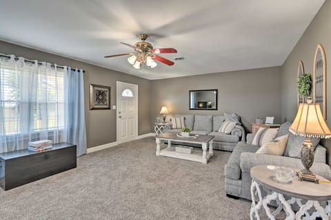 Bowling Green Farmhouse 10 Mi to Mammoth Cave House in Kentucky