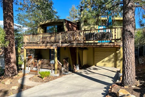 Pet-Friendly Cottage, Walk From Big Bear Village! Cottage in Big Bear