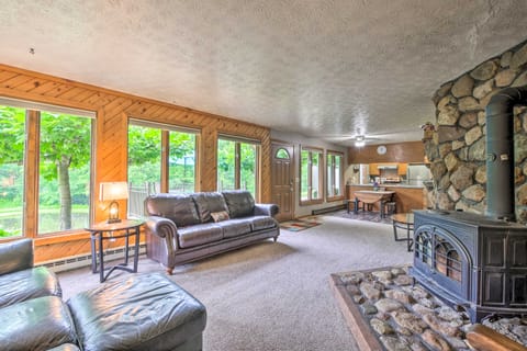 'Mimi’s Place' ~ Ohio Countryside Duplex w/ Deck Apartment in Ohio