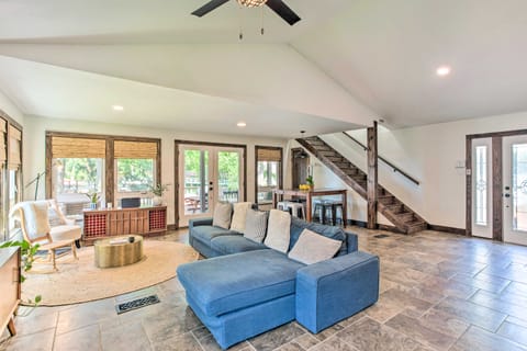 Tool Waterfront Home w/ Hot Tub & Fire Pit! House in Tool