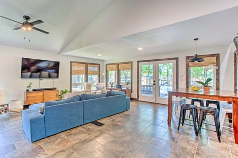 Tool Waterfront Home w/ Hot Tub & Fire Pit! House in Tool