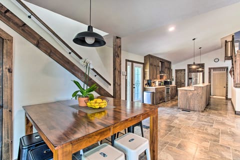 Tool Waterfront Home w/ Hot Tub & Fire Pit! House in Tool