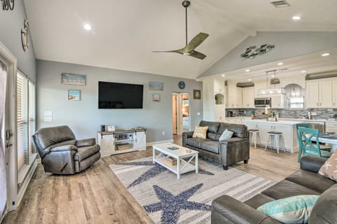 Walk to Shore: Coastal Escape in Crystal Beach! House in Bolivar Peninsula